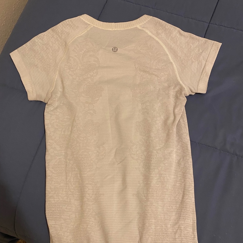 Lululemon swiftly tech short sleeve